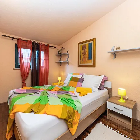 公寓 2 Bedroom Lovely In Mastrinka