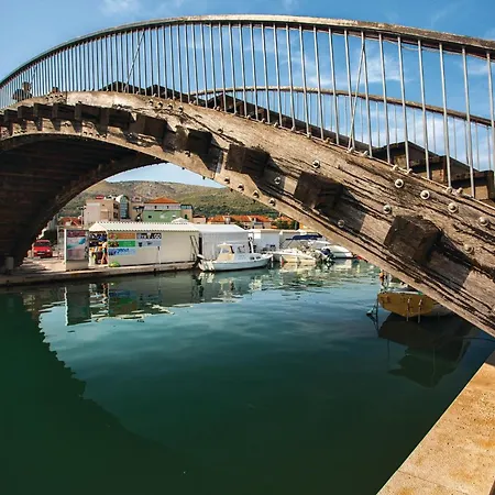 Apartment 2 Bedroom Lovely In Mastrinka Trogir