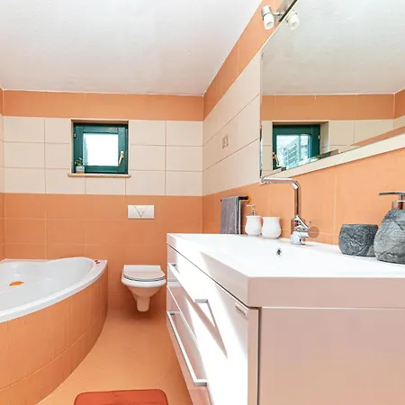 2 Bedroom Lovely In Mastrinka 特罗吉尔