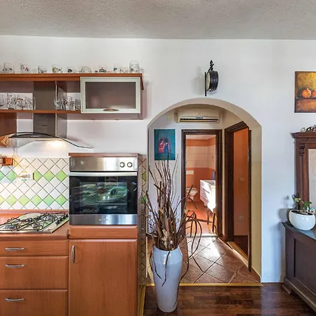 2 Bedroom Lovely In Mastrinka * Trogir