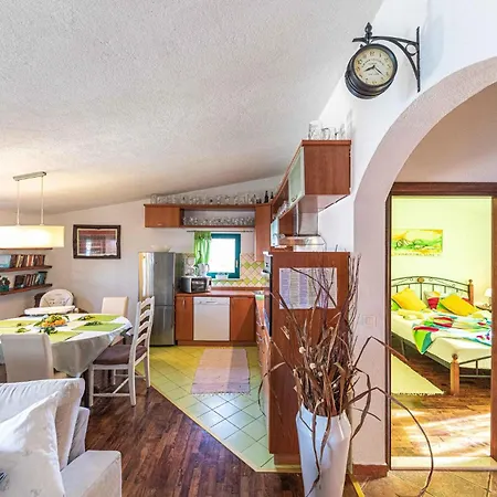 2 Bedroom Lovely In Mastrinka