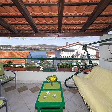 2 Bedroom Lovely In Mastrinka Trogir