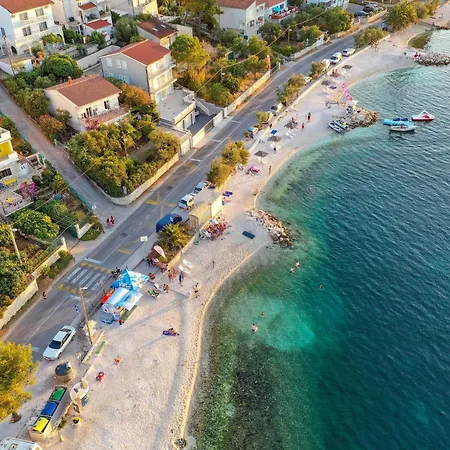 2 Bedroom Lovely In Mastrinka Trogir